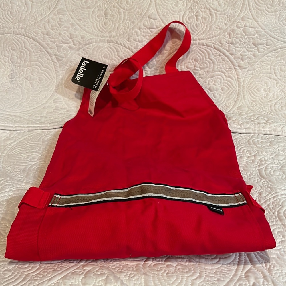 Red Ladelle professional series apron,‎ NWT